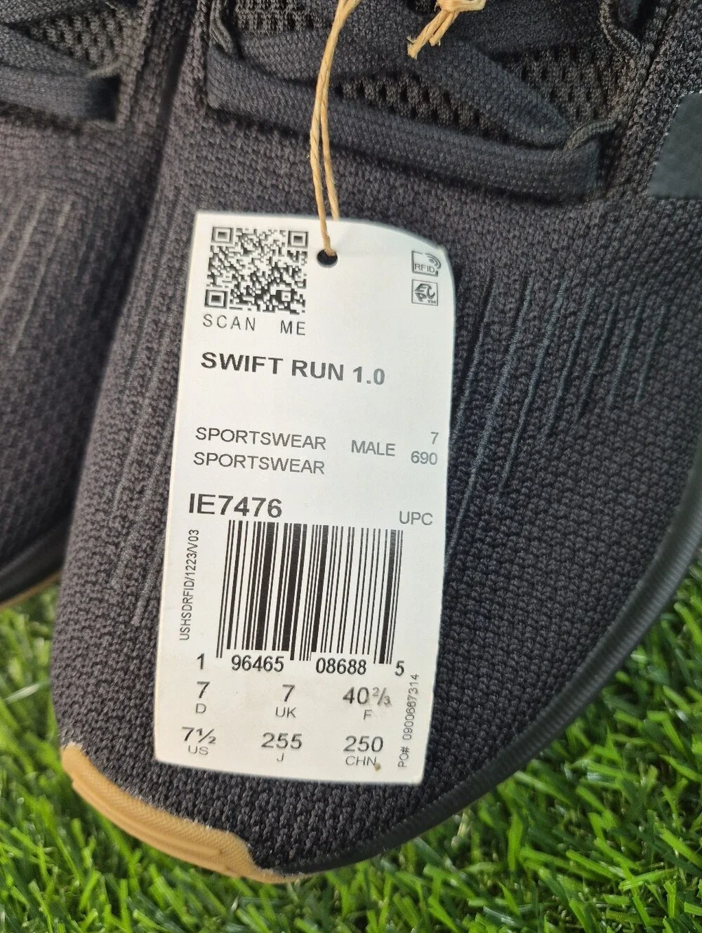 Adidas Swift Run 1.0 Men’s 7.5 Black Gum Running Shoes IE7476 NWT